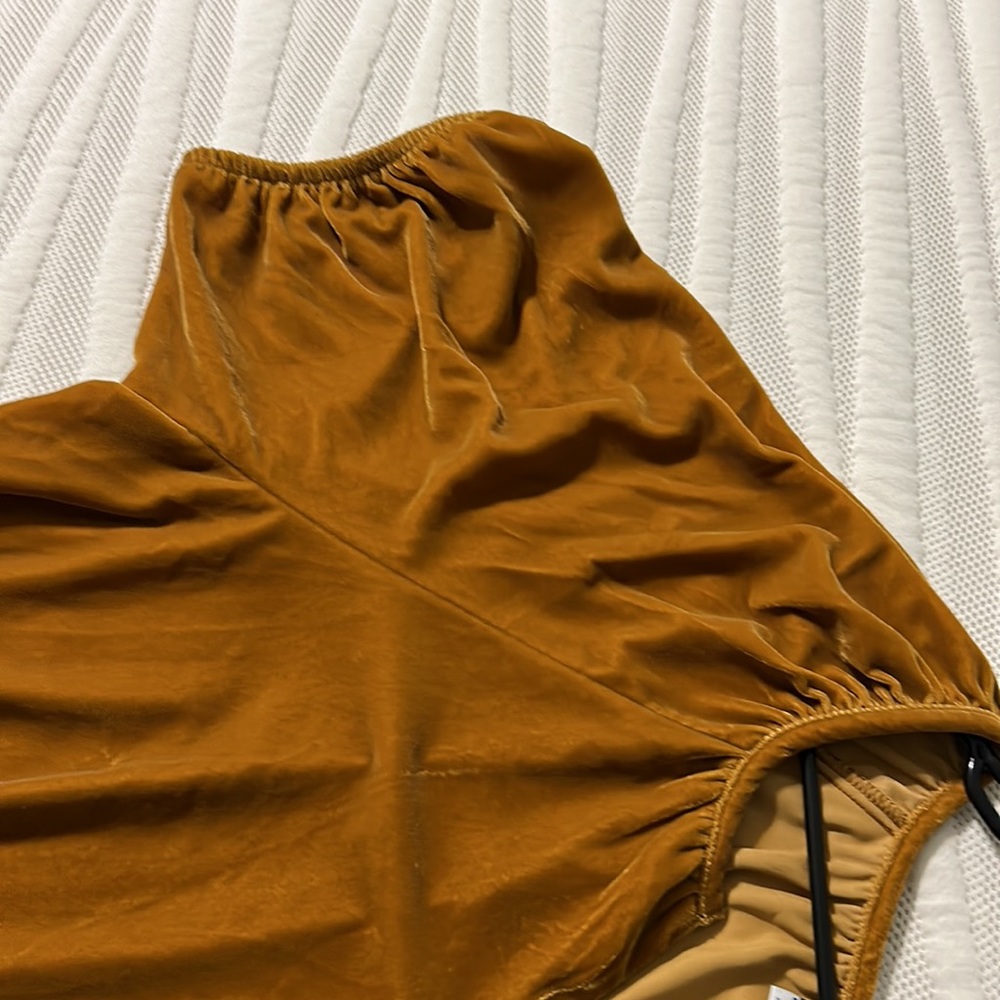 XL Old Navy 100% polyester.burnt orange,velvet short sleeved elastic - Picture 9 of 11